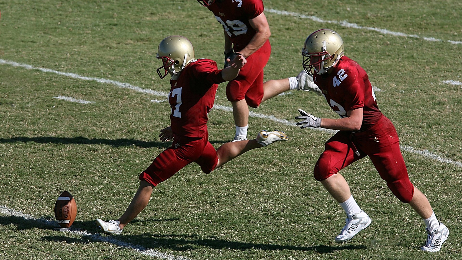 【本垒打的奥秘】如何准确击中高远球？技巧与规则解读，击打高远球最佳落点