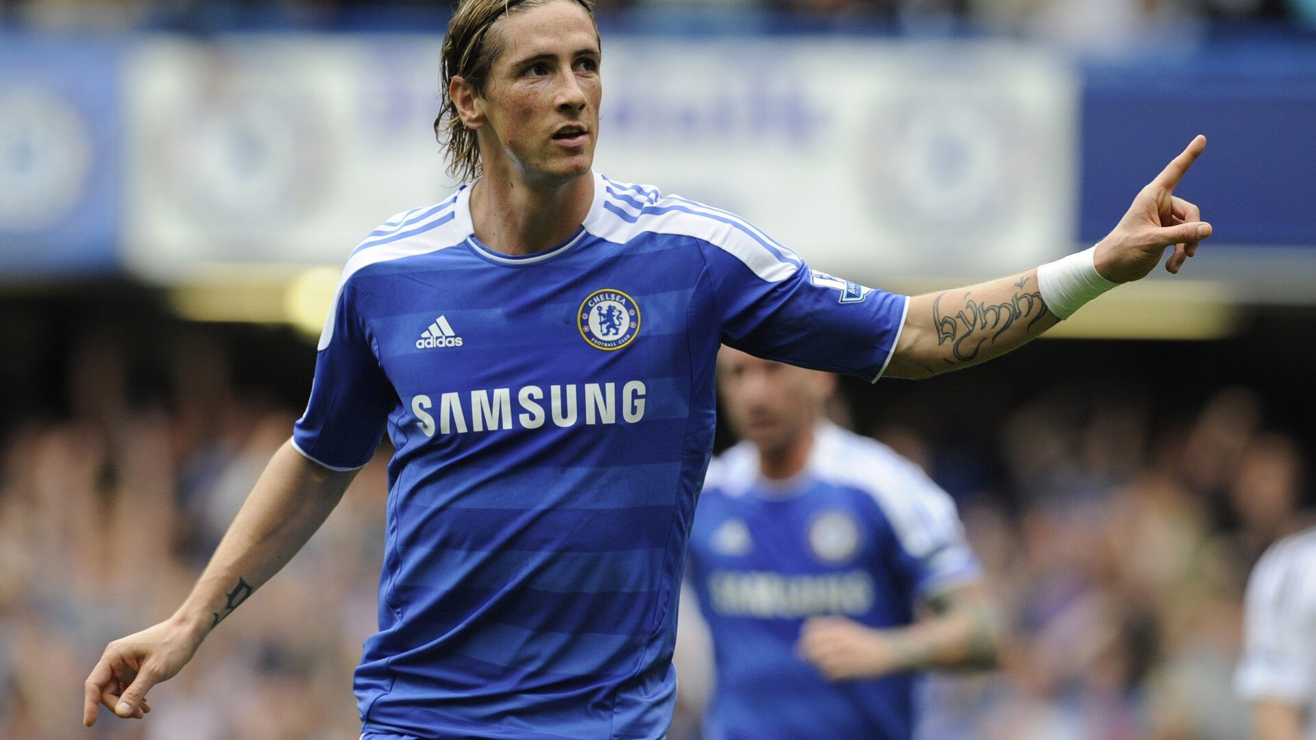 伊朗队替补席席地而坐，原因：雪地太软太舒服，伊朗主场