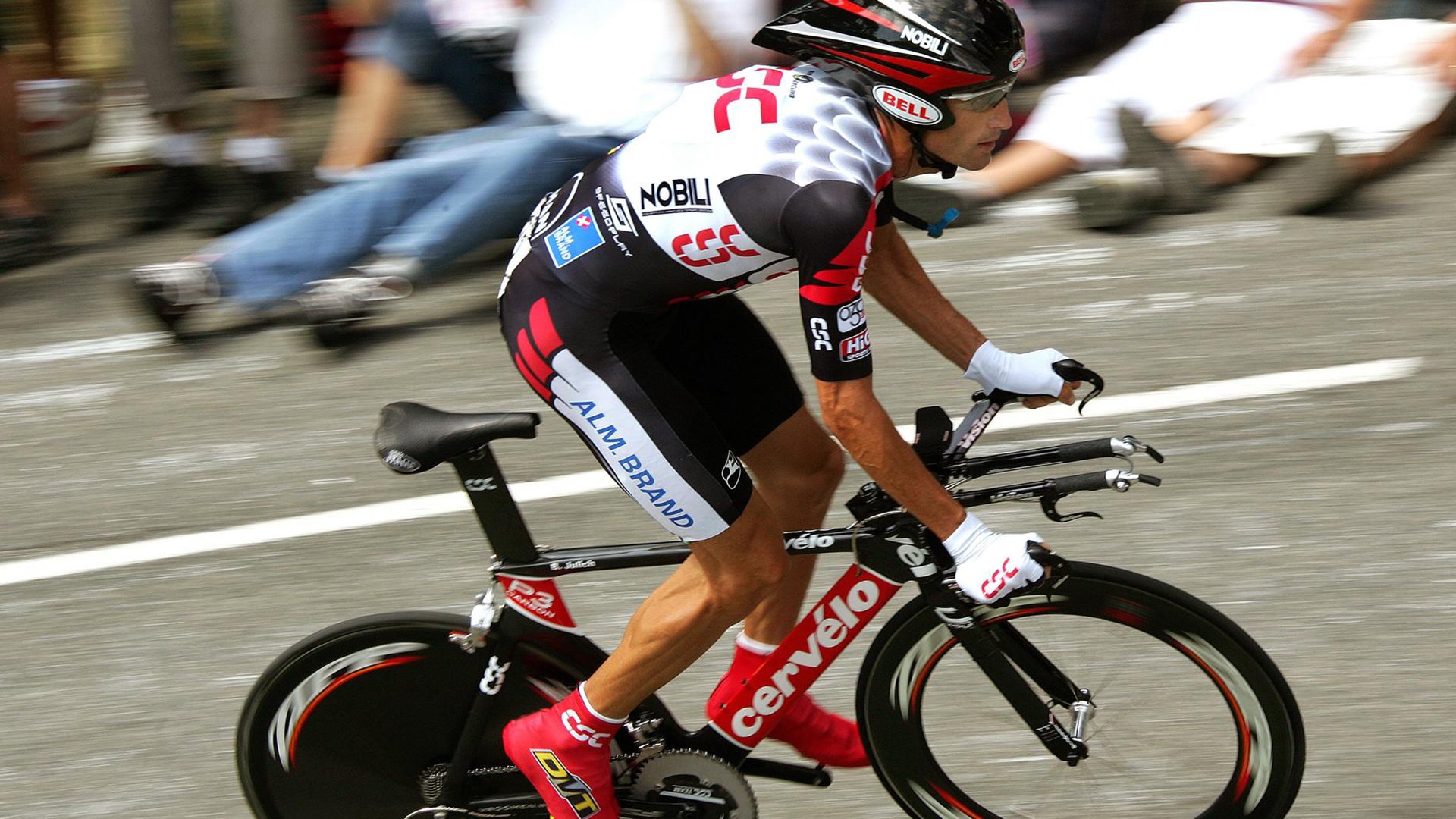 青少年“百城争霸”校园篮球联赛在南京火热进行，青少年篮球大赛